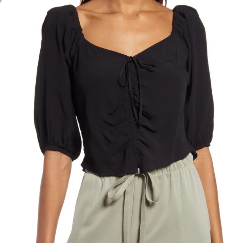 Puff sleeve black crop top